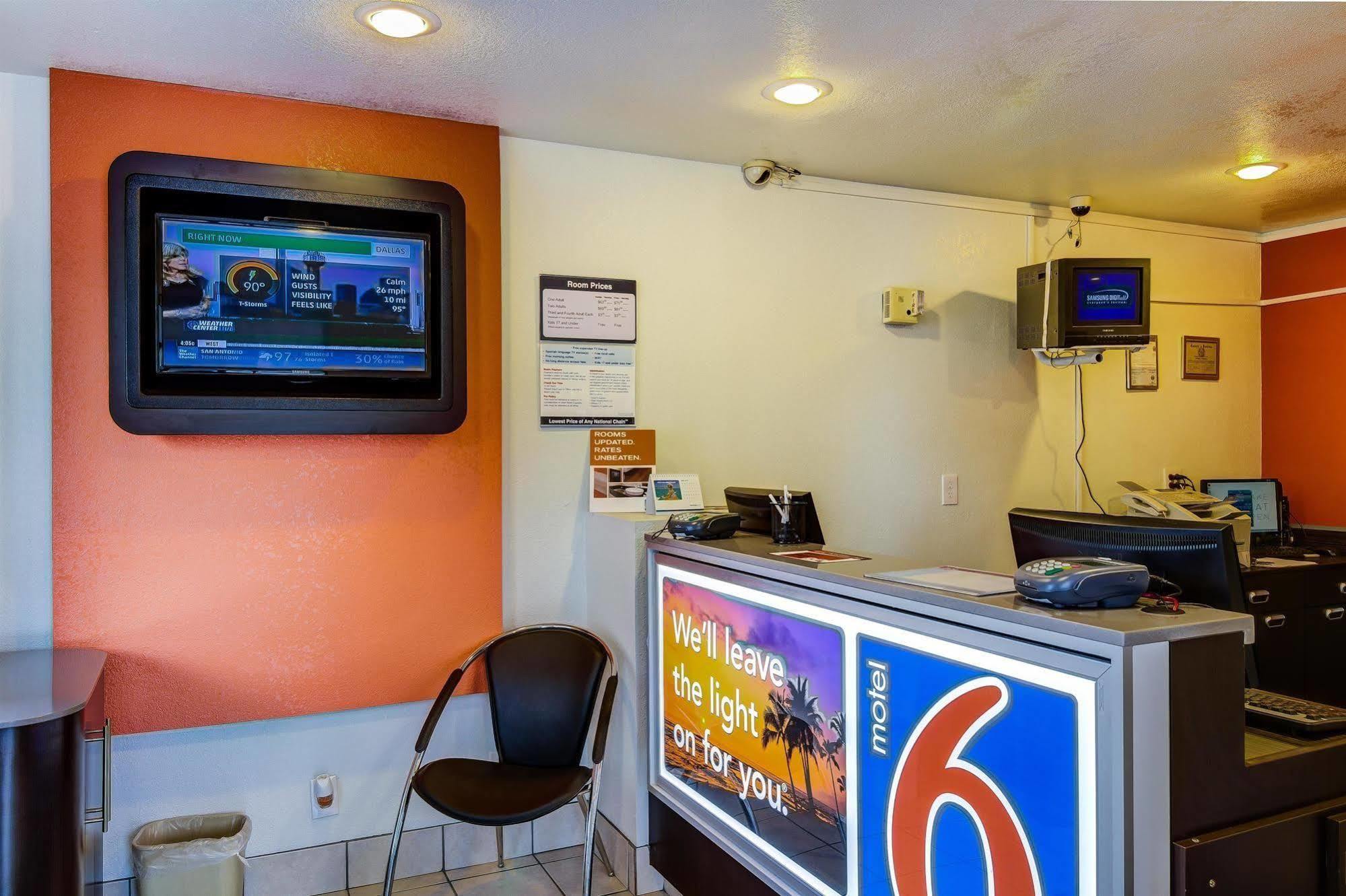 6-camarillo, Ca Hotel