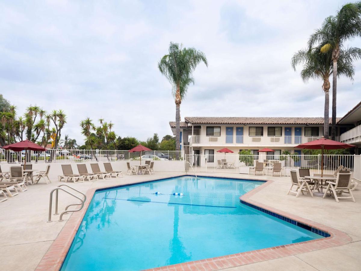 6-camarillo, Ca Hotel