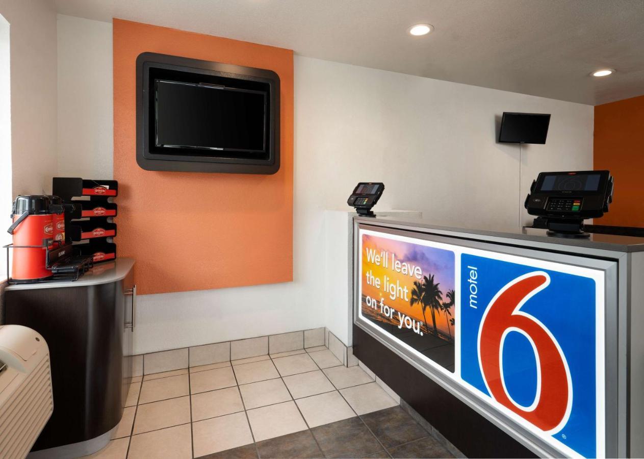 6-camarillo, Ca Hotel