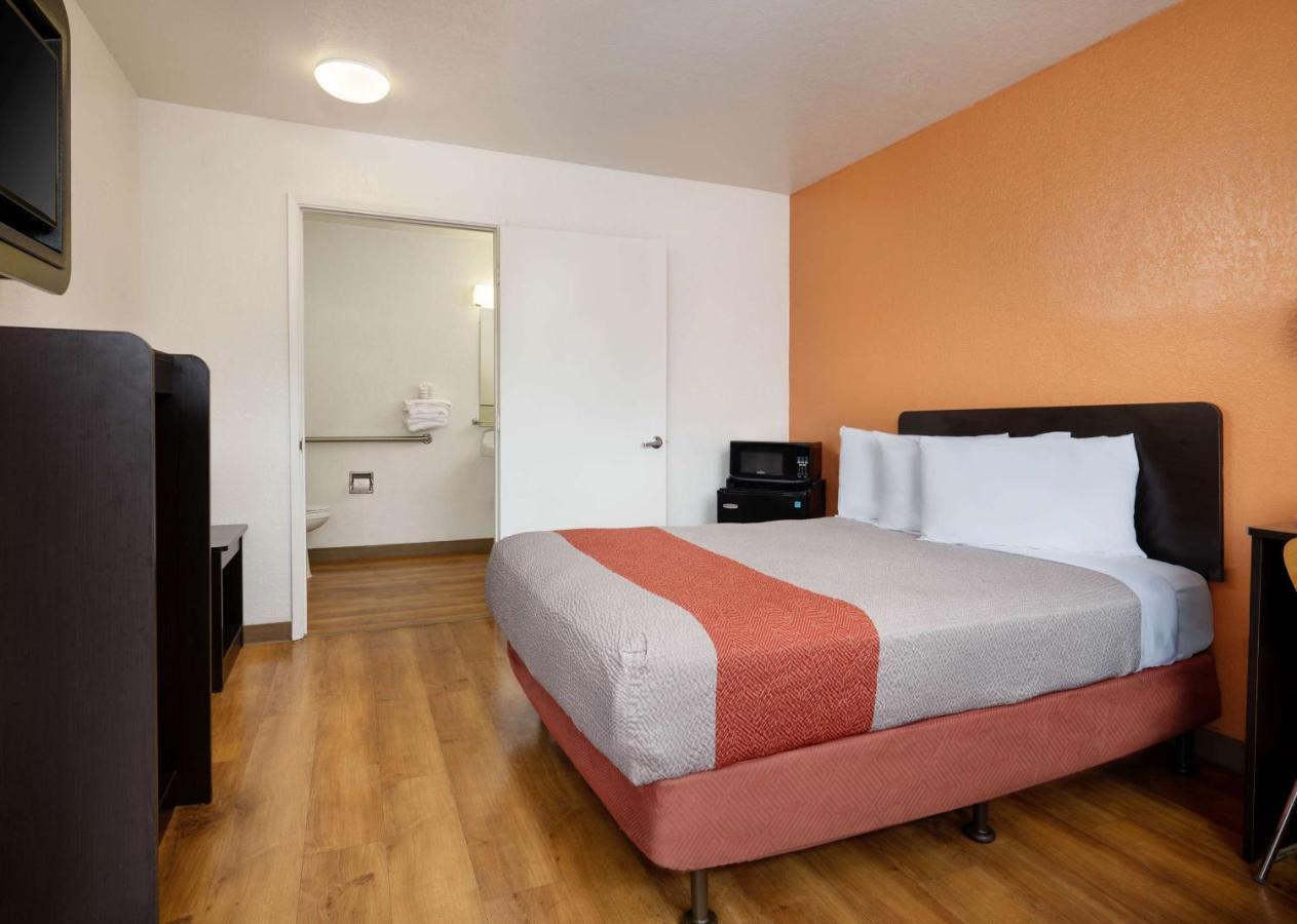 Hotel 6-camarillo, Ca