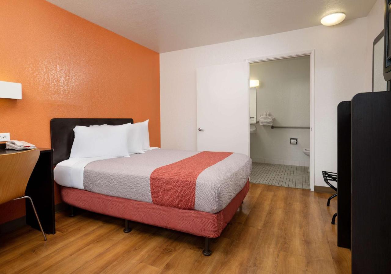 Hotel 6-camarillo, Ca