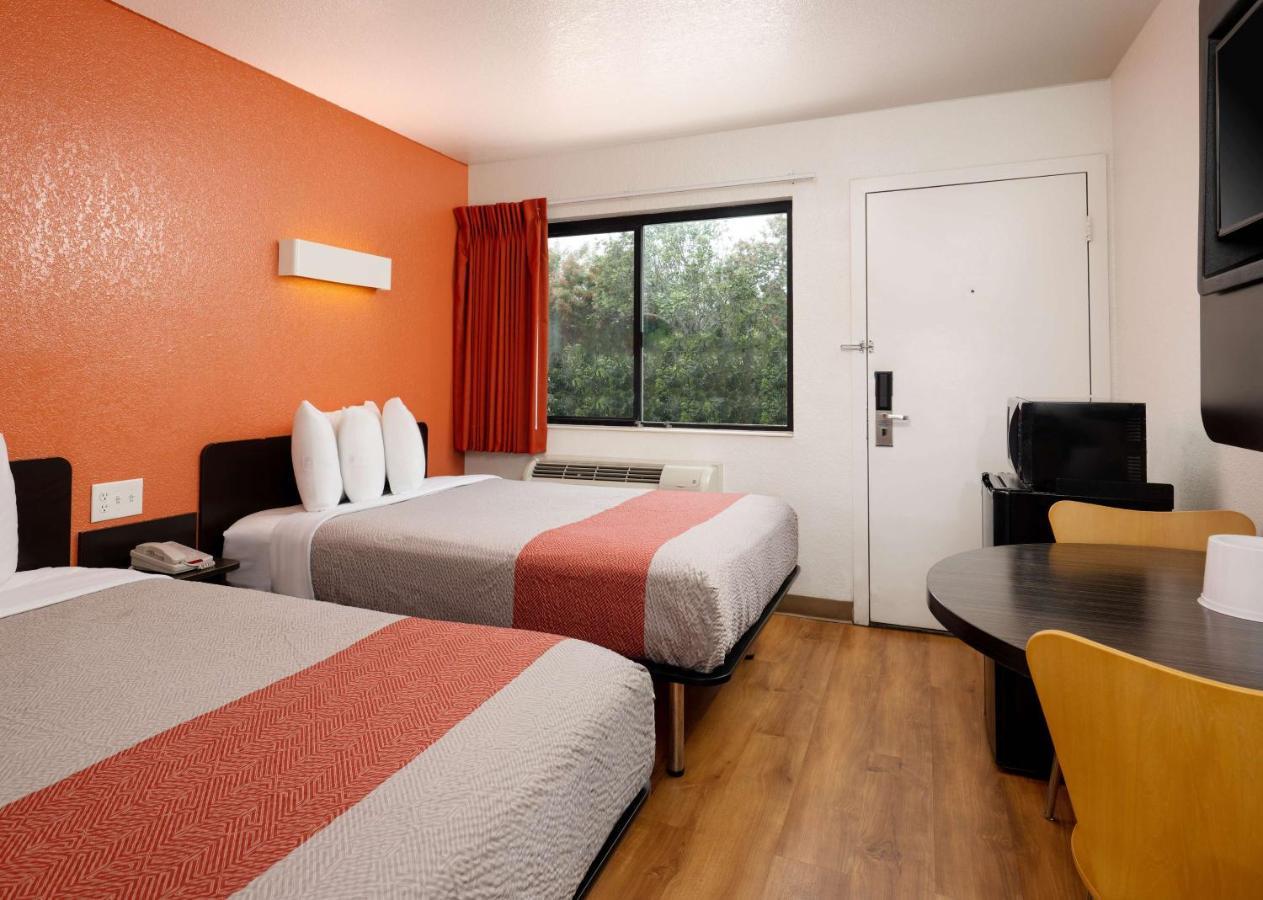6-camarillo, Ca Hotel 2*
