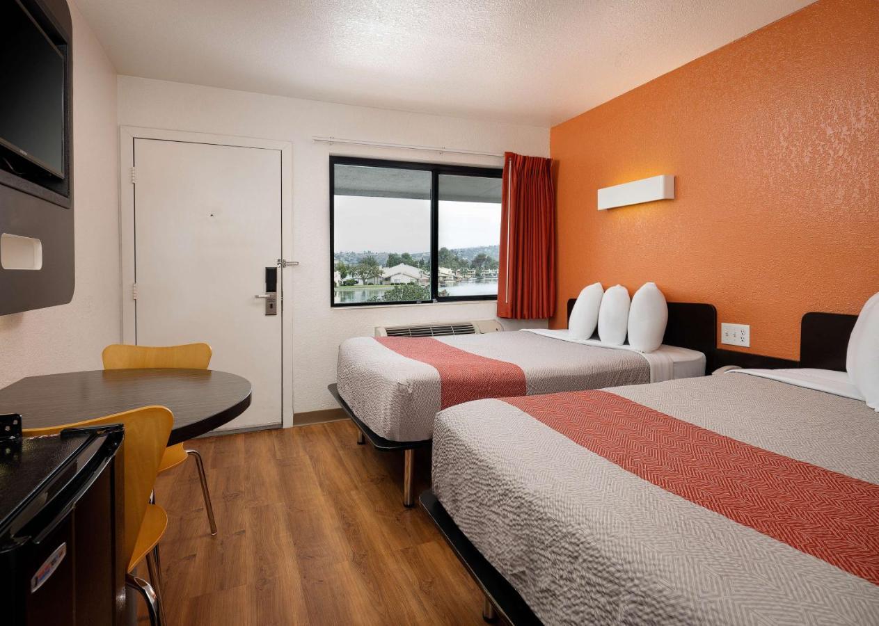 Hotel 6-camarillo, Ca