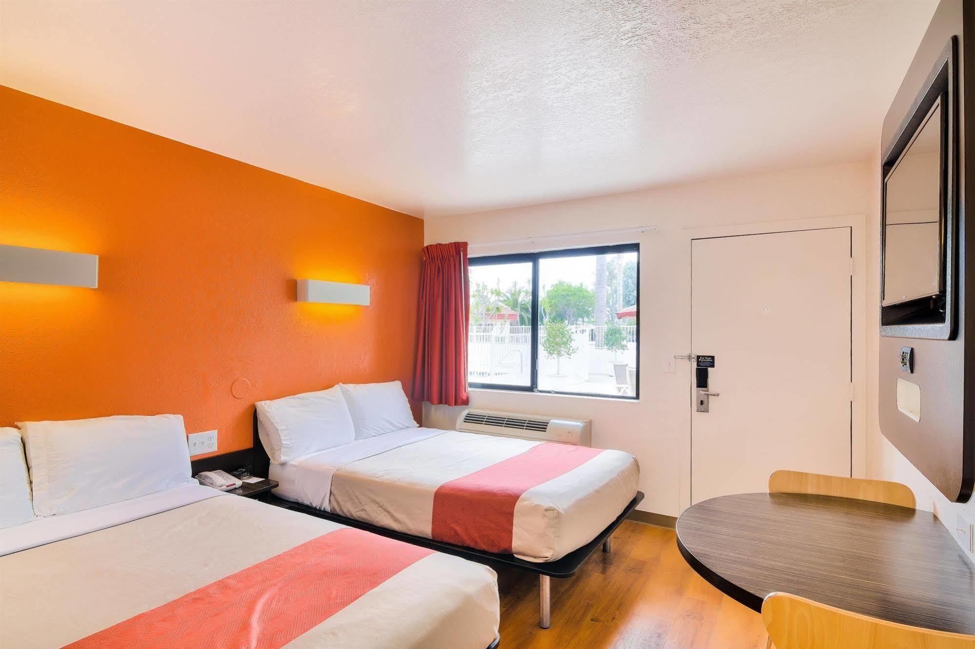6-camarillo, Ca Hotel Camarillo