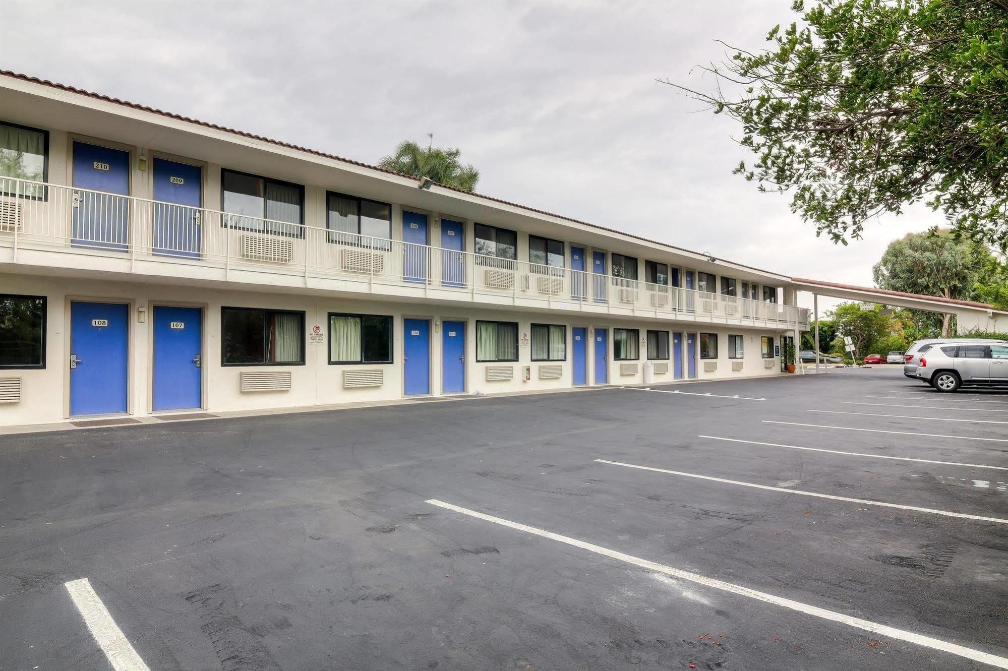 Hotel 6-camarillo, Ca